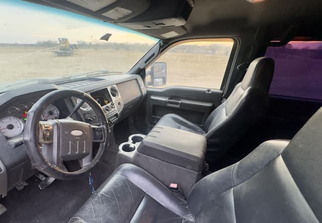 Image of Ford F-250 equipment image 4