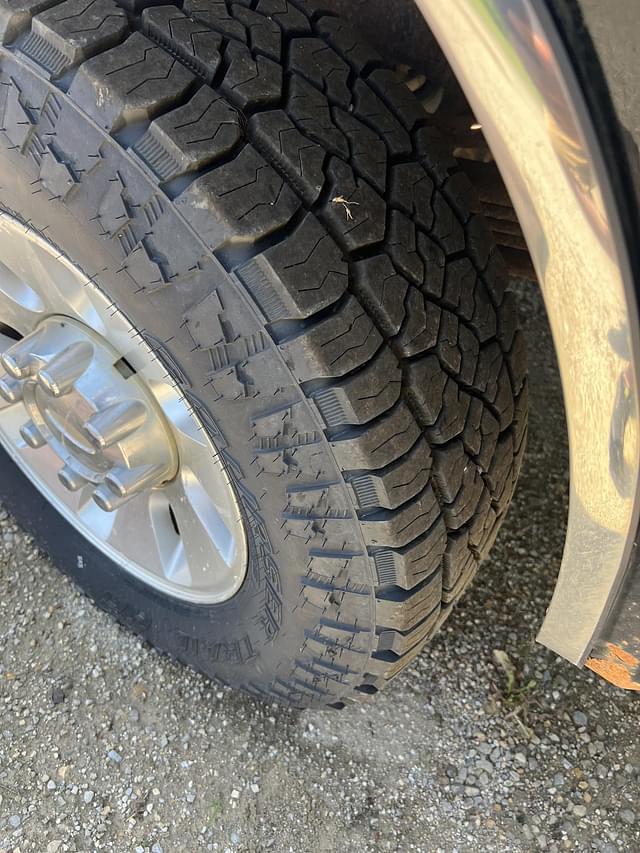 Image of Ford F-250 equipment image 3