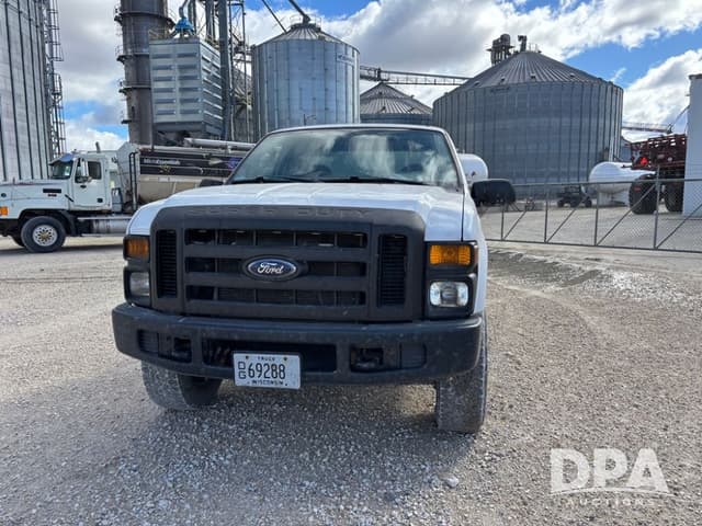 Image of Ford F-250 equipment image 2