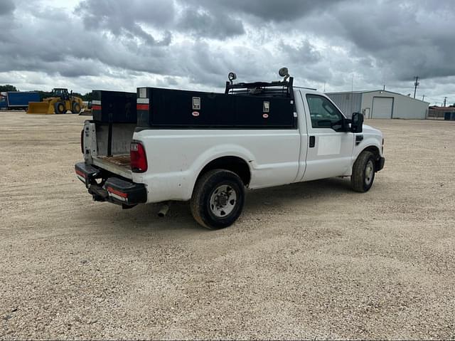 Image of Ford F-250 equipment image 4