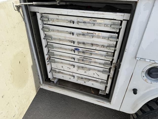 Image of Ford F-250 equipment image 3