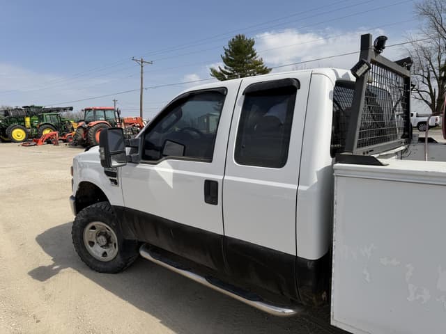 Image of Ford F-250 equipment image 1