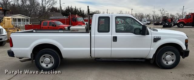 Image of Ford F-250 equipment image 3