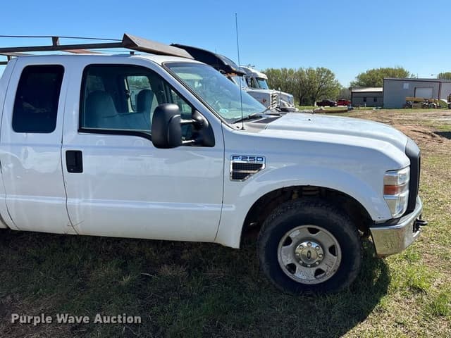 Image of Ford F-250 equipment image 3