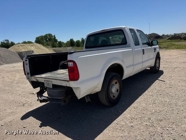 Image of Ford F-250 equipment image 4