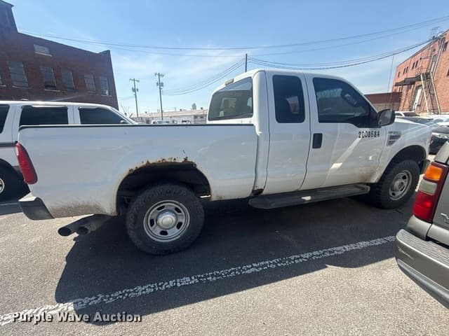 Image of Ford F-250 equipment image 3