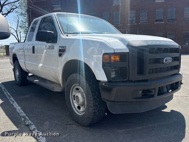 Image of Ford F-250 equipment image 2