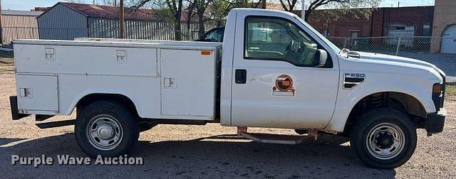 Image of Ford F-250 equipment image 3