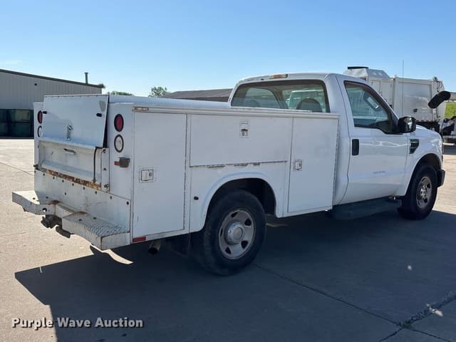 Image of Ford F-250 equipment image 4