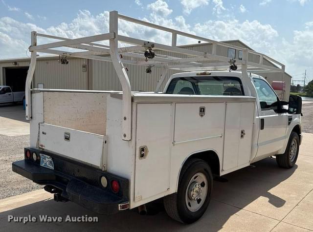 Image of Ford F-250 equipment image 4