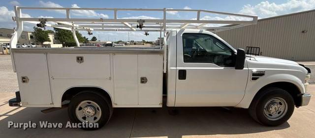 Image of Ford F-250 equipment image 3