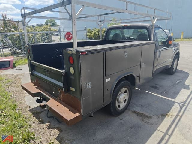 Image of Ford F-250 equipment image 4