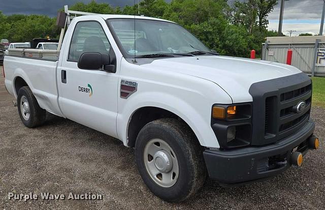 Image of Ford F-250 equipment image 2