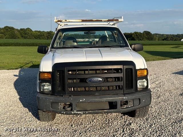 Image of Ford F-250 equipment image 1