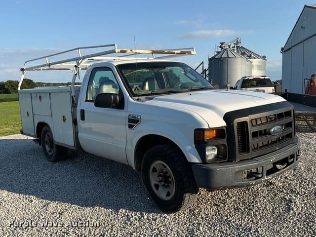 Image of Ford F-250 equipment image 2