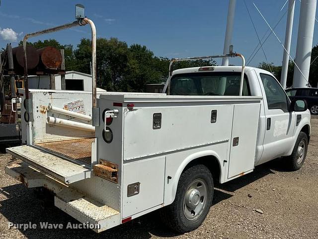 Image of Ford F-250 equipment image 4