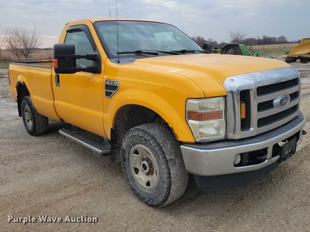 Image of Ford F-250 equipment image 2