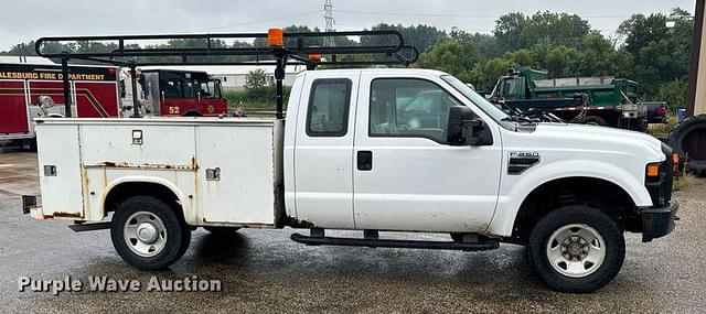 Image of Ford F-250 equipment image 3