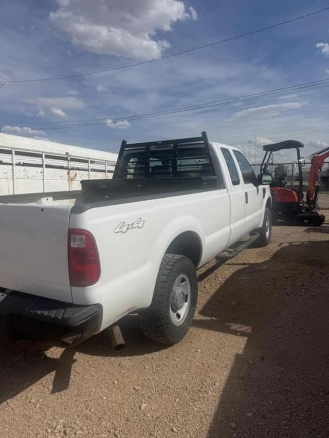 Image of Ford F-250 equipment image 3