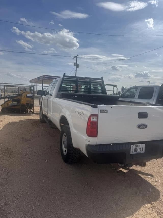 Image of Ford F-250 equipment image 2