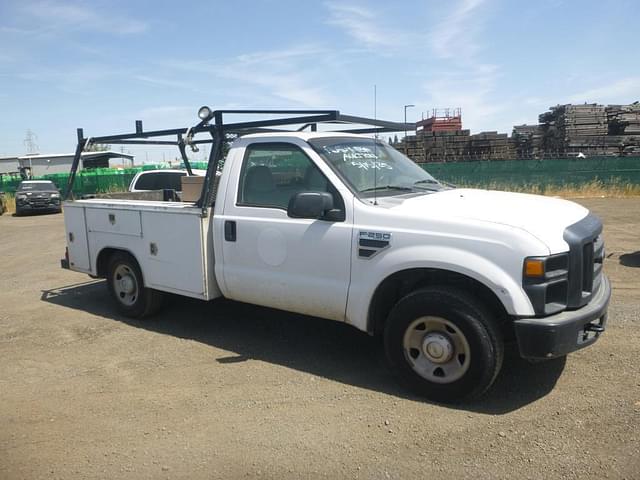 Image of Ford F-250 equipment image 1