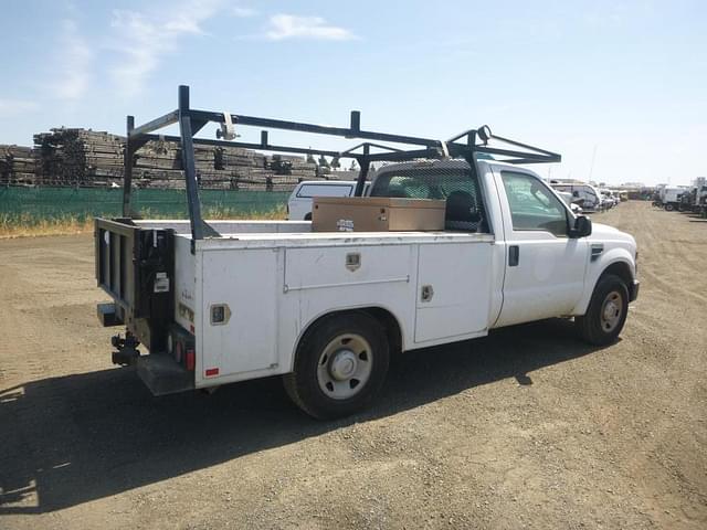 Image of Ford F-250 equipment image 2