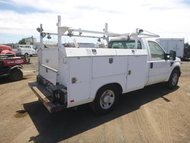 Image of Ford F-250 equipment image 2