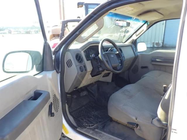 Image of Ford F-250 equipment image 4