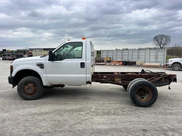 Image of Ford F-350 equipment image 2