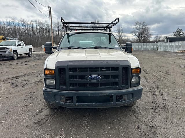 Image of Ford F-350 equipment image 1