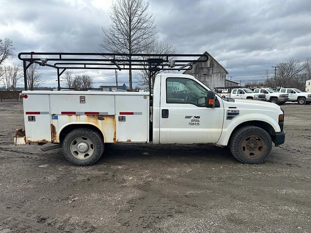 Image of Ford F-350 equipment image 3