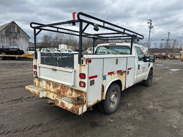 Image of Ford F-350 equipment image 4