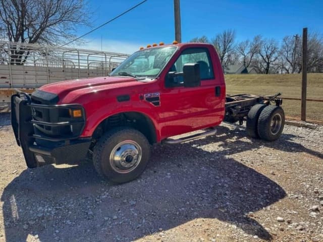 Image of Ford F-350 equipment image 3