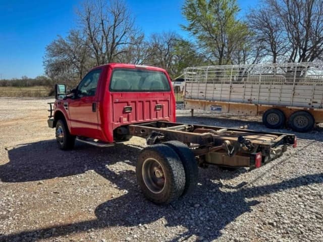 Image of Ford F-350 equipment image 2