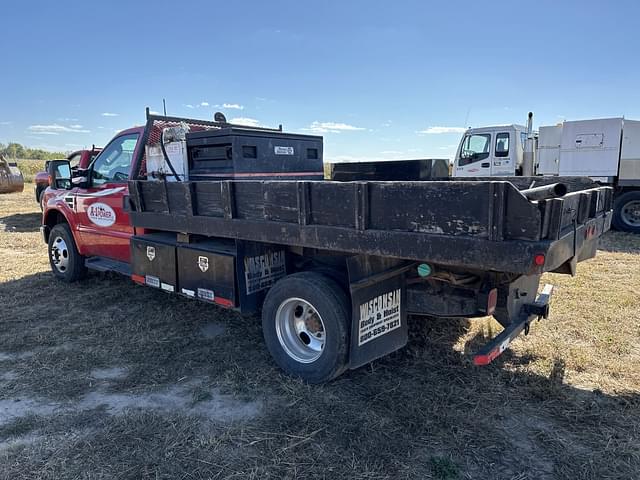 Image of Ford F-350 equipment image 2