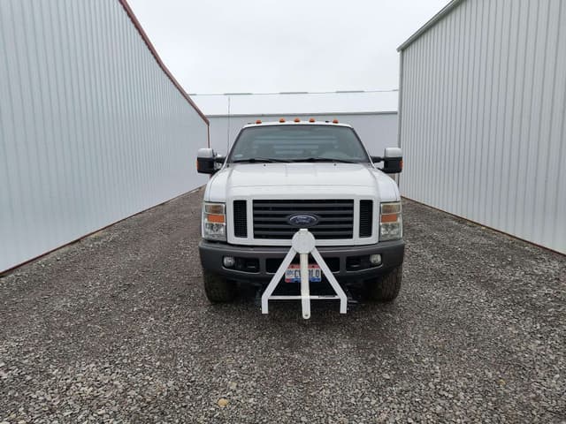 Image of Ford F-350 equipment image 3