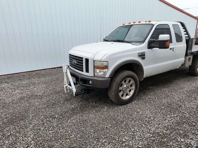 Image of Ford F-350 equipment image 2