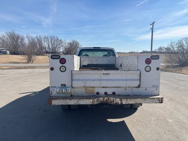 Image of Ford F-350 equipment image 2