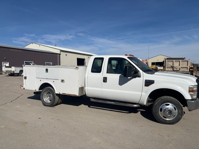 Image of Ford F-350 equipment image 4