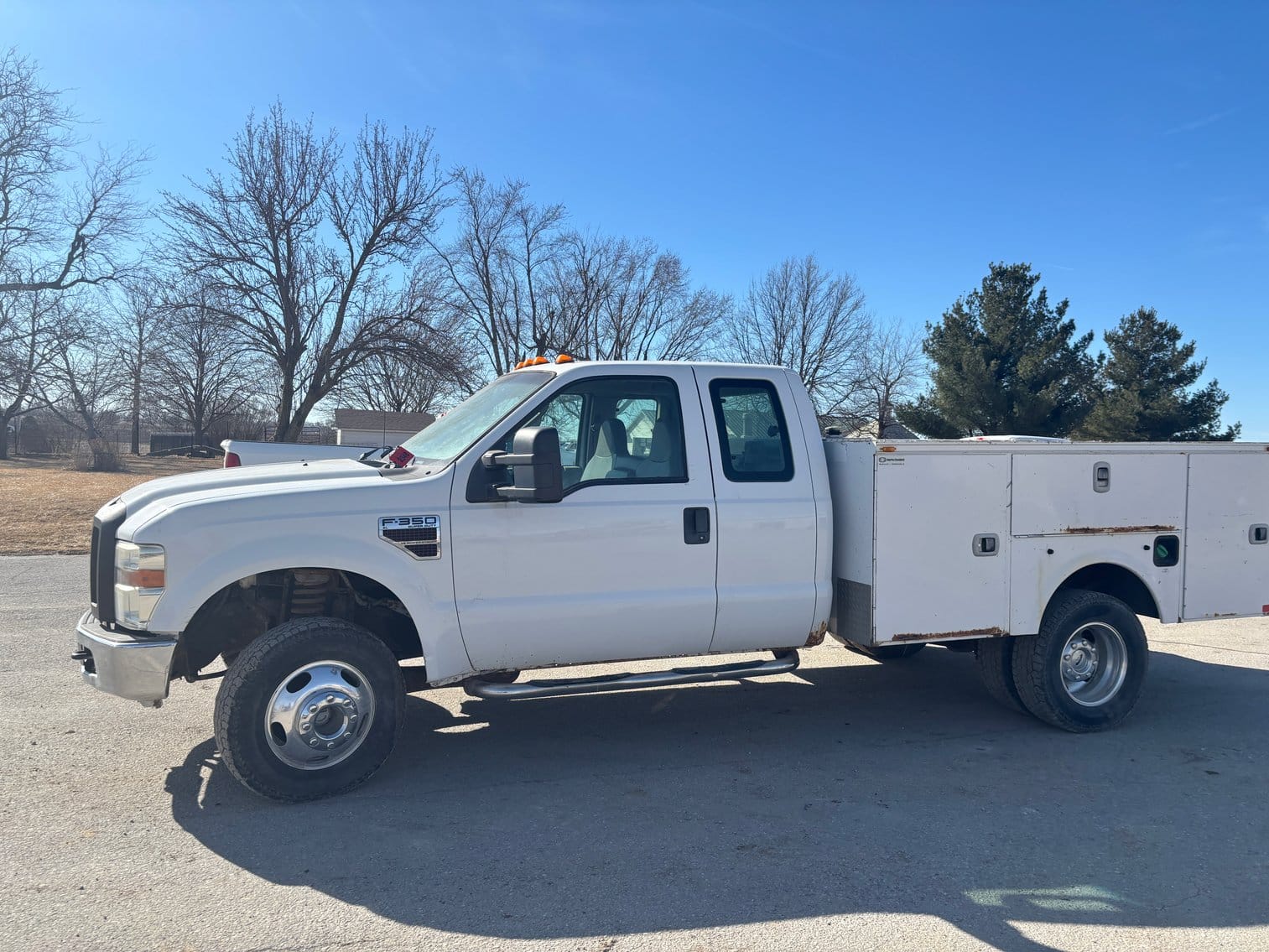 2008 Ford F-350 Equipment Image0