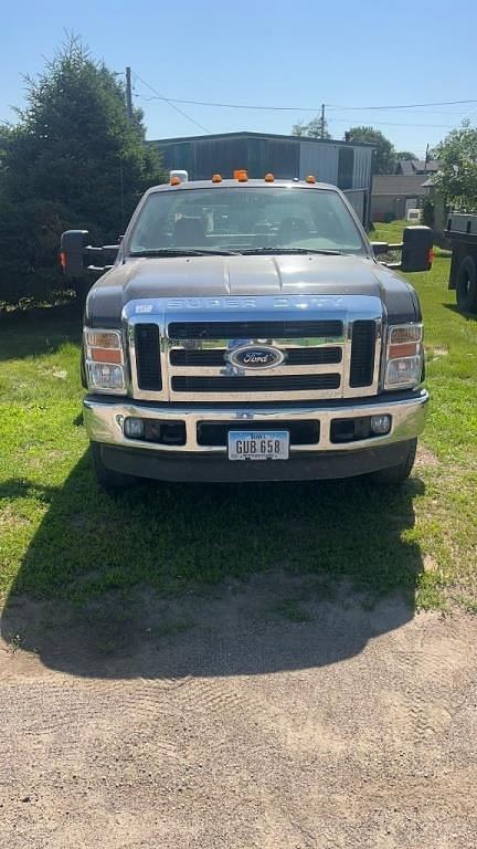 Image of Ford F-350 equipment image 2