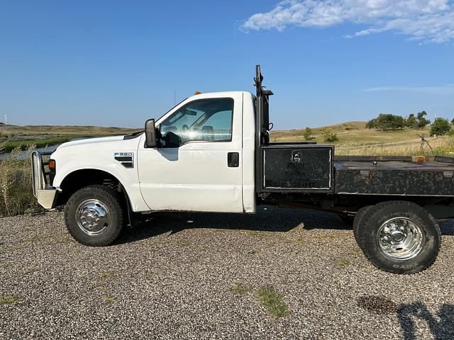 Image of Ford F-350 equipment image 2