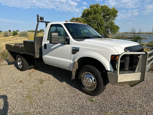 Image of Ford F-350 equipment image 4