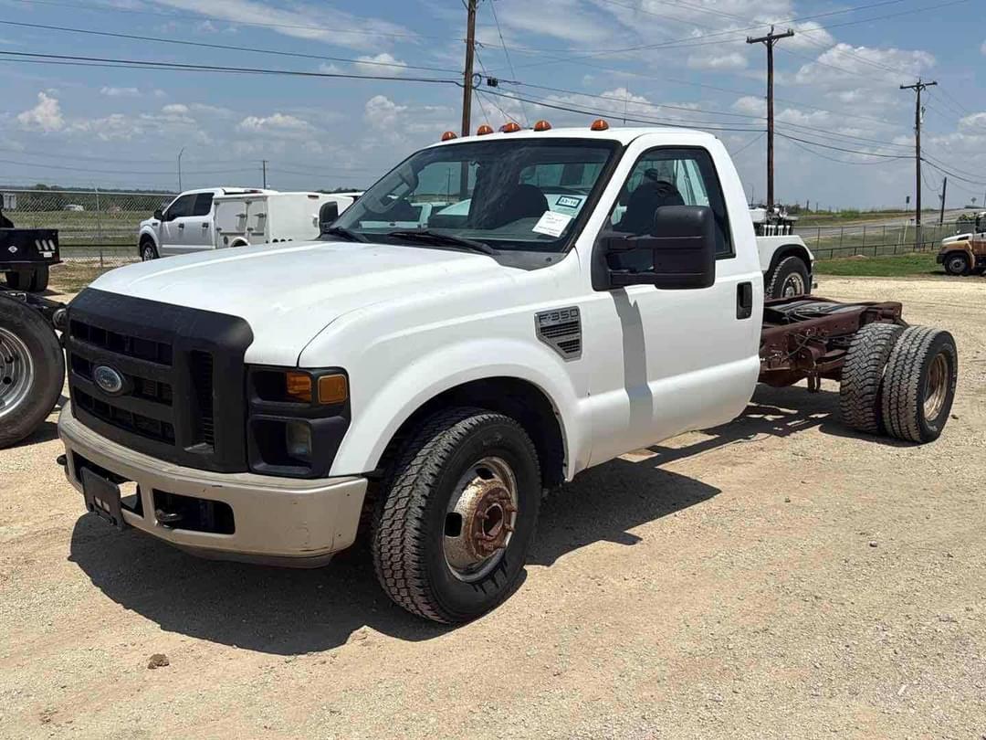 Image of Ford F-350 Primary image