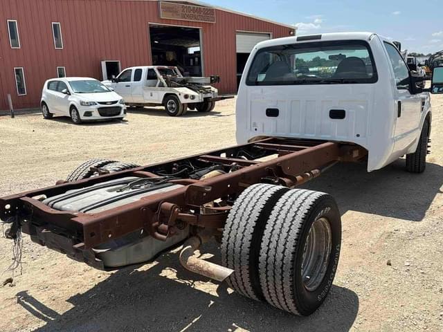 Image of Ford F-350 equipment image 3
