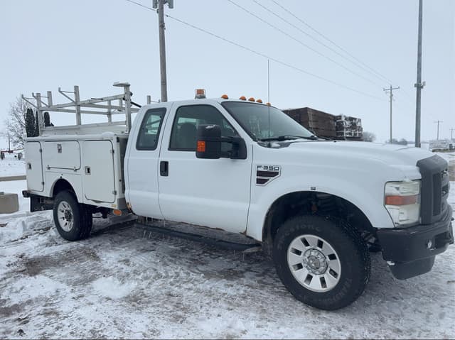 Image of Ford F-350 equipment image 3