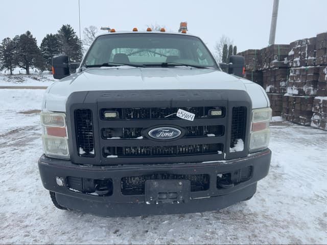 Image of Ford F-350 equipment image 2