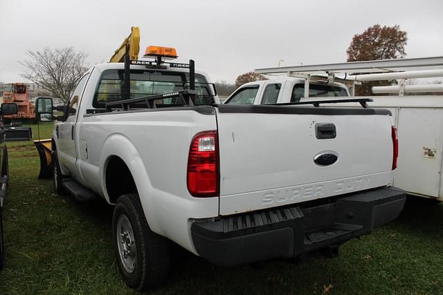 Image of Ford F-350 equipment image 3