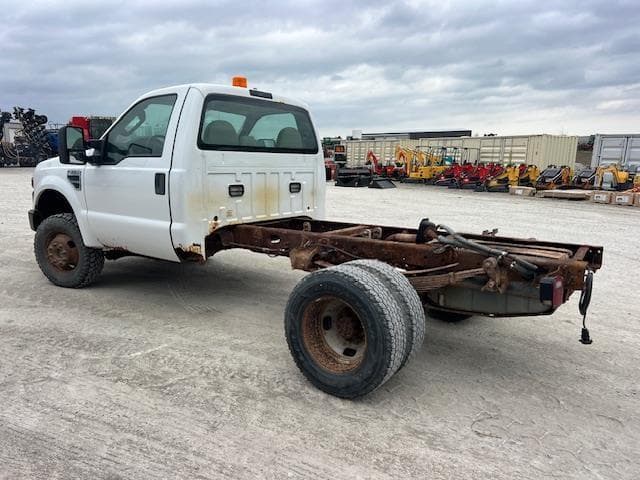 Image of Ford F-350 equipment image 3