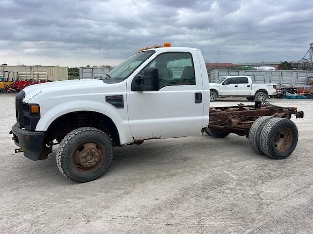 Image of Ford F-350 equipment image 1